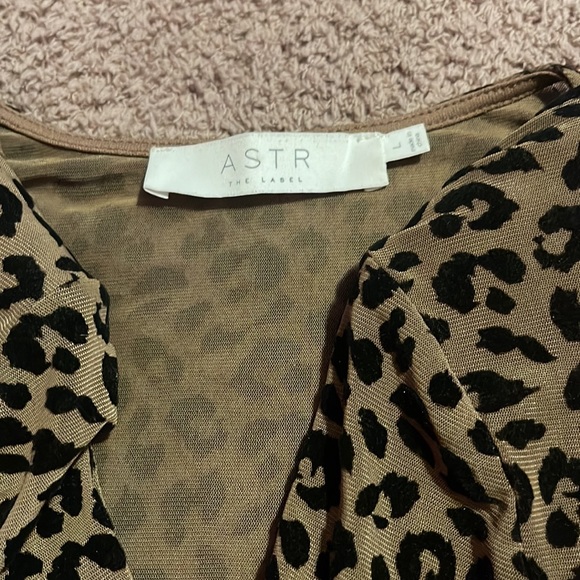 ASTR THE LABEL Leopard-Print Stretch Bodysuit | Size L - Picture 9 of 12